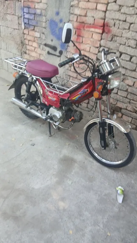 Moto srochna sotiladi