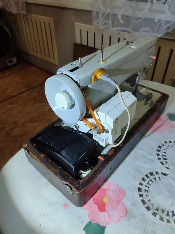 Продаётся электрическая швейная машинка 4