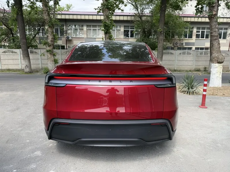 Tesla model Y Juniper — фото 1