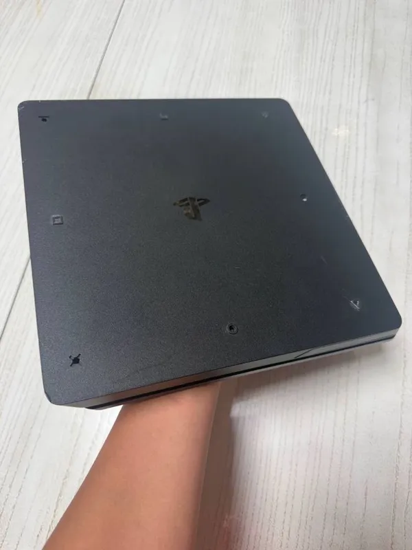 Playstation 4 slim, 2 jostik original 3 Playstation 4 slim, 2 jostik original 3