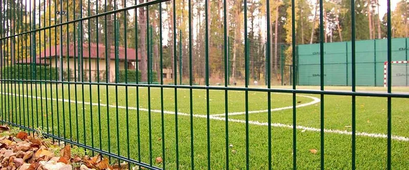 Забор из профильной (квадратной) и круглой трубы на заказ.