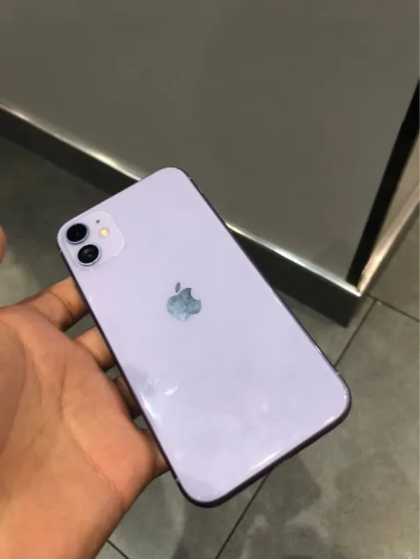 Iphone 11 xolati idial aybi yoq chaqalari yoq oladigqnla telefon qilsn