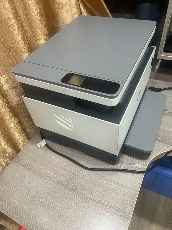Продается принтер hp б/у + 2 картриджа и краса — фото 1