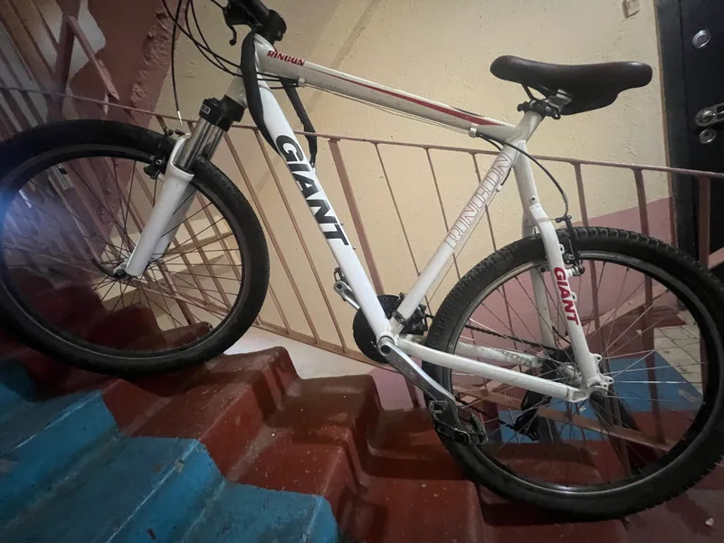 Veloseped srochna sotiladi Xolati zor baquvvat tel