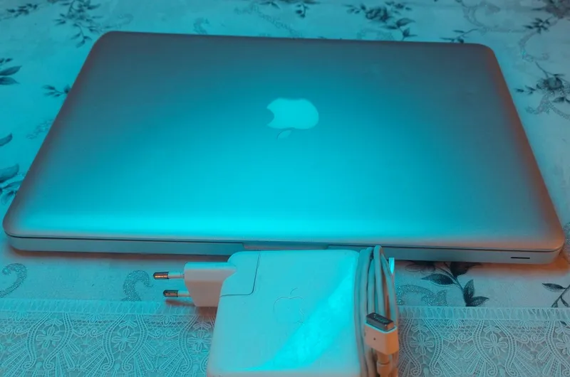 Macbook Pro yil 2012 — фото 3