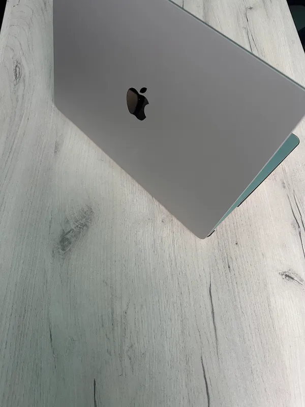 Macbook M3 15.3 dium 3 Macbook M3 15.3 dium 3