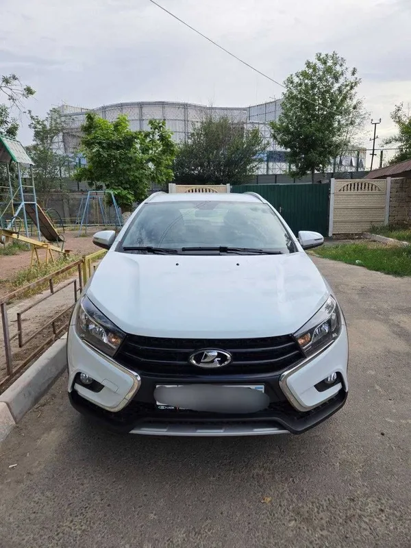 LADA Vesta SW Cross 2021 г.в., вариатор, пробег 7400 км, белая. — фото 4