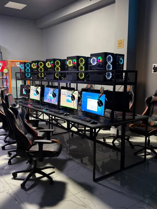 Game Club va Dacha uchun kompyuterla 20+1