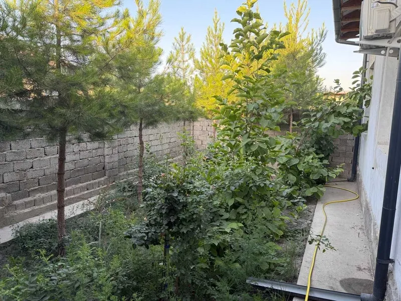 Hovli sotiladi. Laylak mahalla, 11 maktab orqasida, 6 sotix 4 xona — фото 1