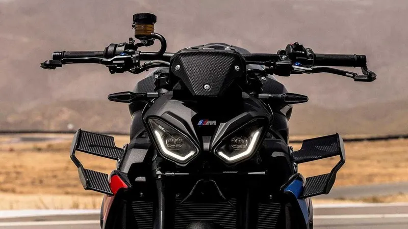 BMW M1000R M Competition 2026 5 BMW M1000R M Competition 2026 5