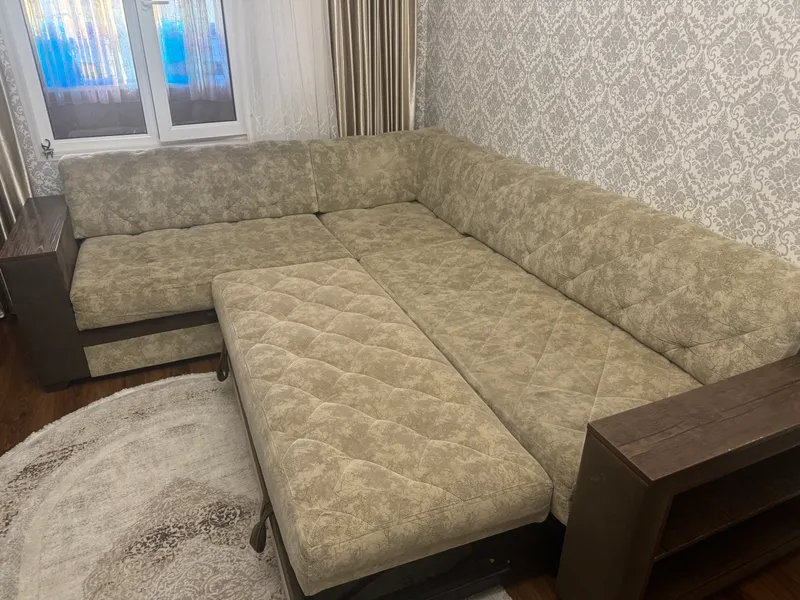 Угловой диван, размеры 265/230см, ширина 90 см