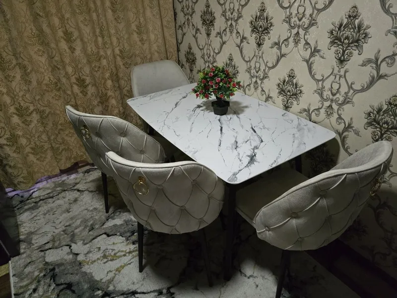 Стол со стульями