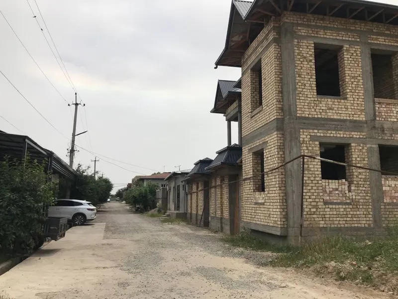 Hovli sotiladi karopka 1 sotix dan yonma yon 2 ta uchaska 6 Hovli sotiladi karopka 1 sotix dan yonma yon 2 ta uchaska 6