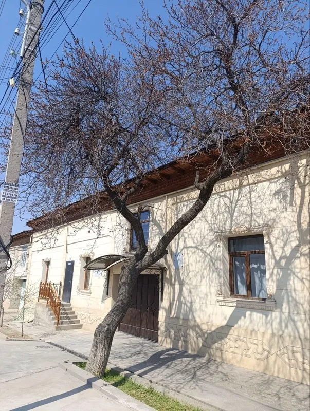 Срочно Ховли уй сотилади. 4 сотик, Ховли у'зимники, зарур сотяпман.