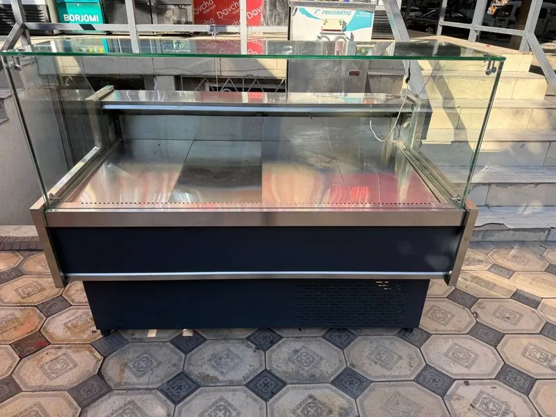 Vitrina holodelnik 1