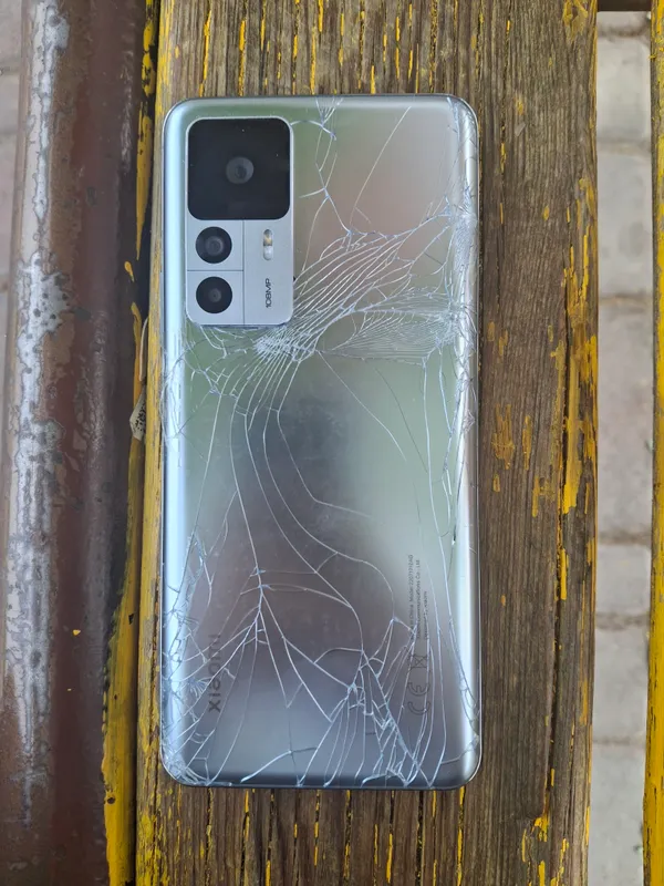 Xiaomi 12T telefon 256GB 120hz ekrani zor