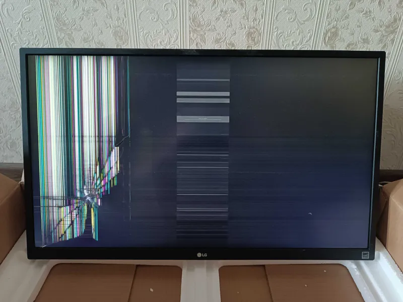 Монитор LG 27" 27UL500-W Сломан экран 1