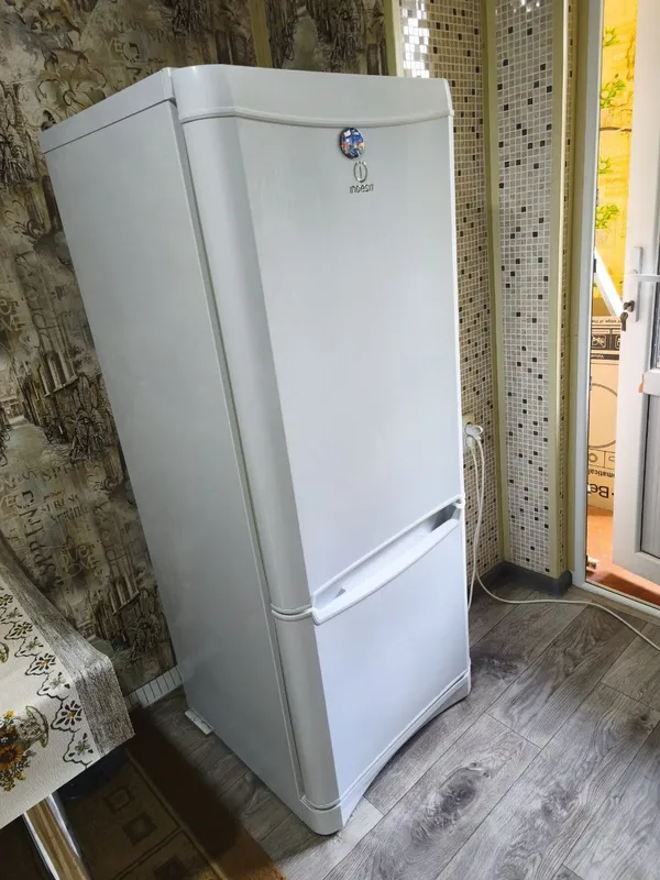 Холодильник Indesit 1 Холодильник Indesit 1