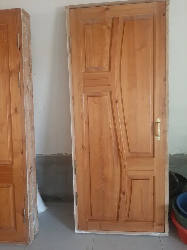 4 dana shiqqan qaliñ qapi satiladi. 200 den. Pazmer 210x90n Kelisimli 2