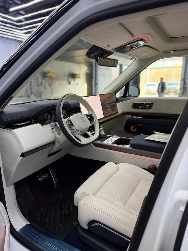 Zeekr 9x 70kw.Srochna Zeekr 9x 70kw sideniya aylanadi full 107.000$ 4