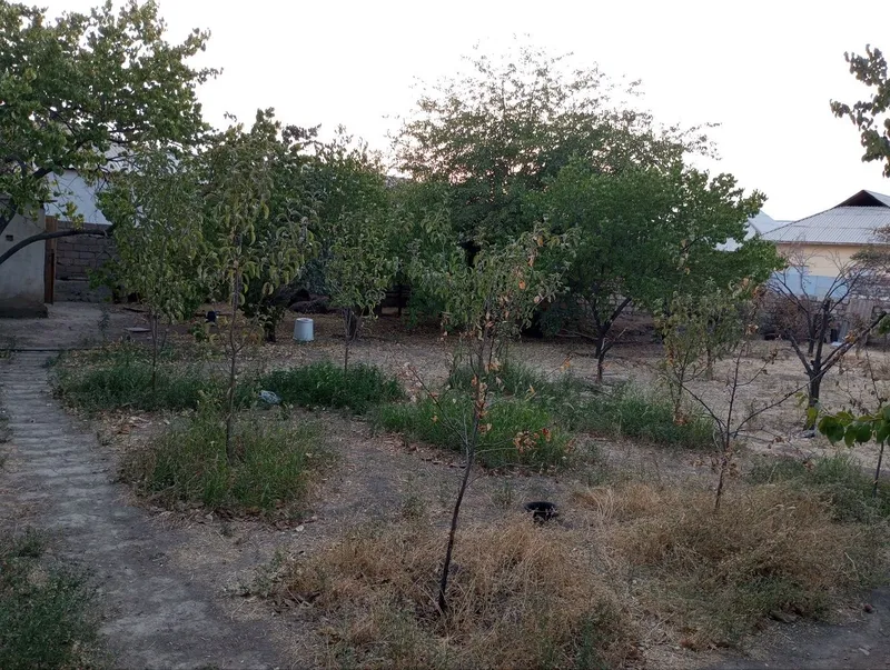 Hovli uy sotiladi.Xonalar soni 6ta oshxona ,garaj bogʻi bor . — фото 3