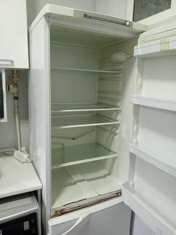 Холодильник Indesit, 2 отделения, хороший вариант 1 Холодильник Indesit, 2 отделения, хороший вариант 1