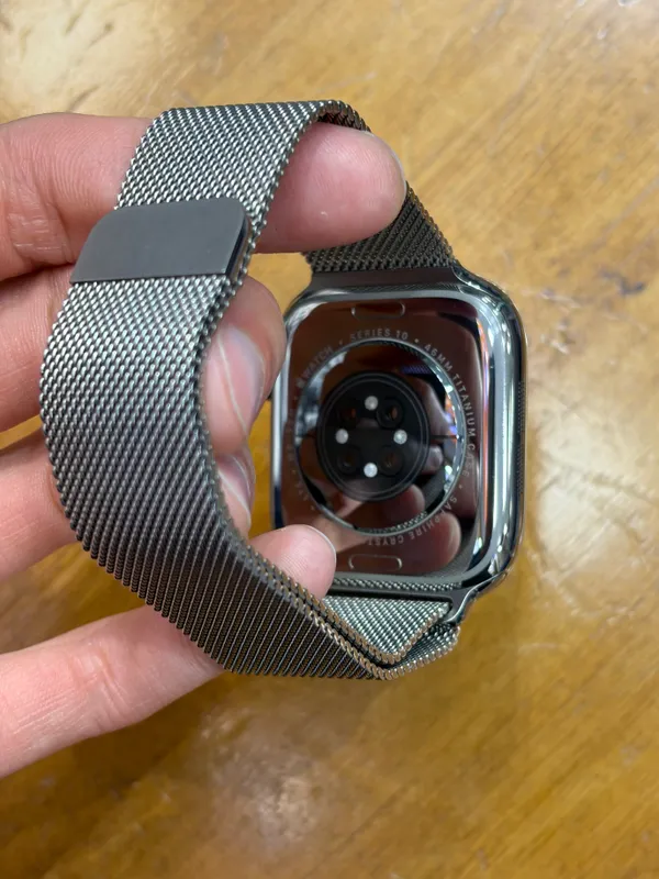 Apple Watch 10, 46 мм, натуральный титан, миланский браслет 5 Apple Watch 10, 46 мм, натуральный титан, миланский браслет 5