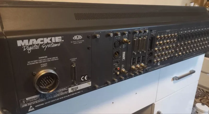Mackie Digital 8•Bus (d8b) Professional Digital Mixing Console — фото 1