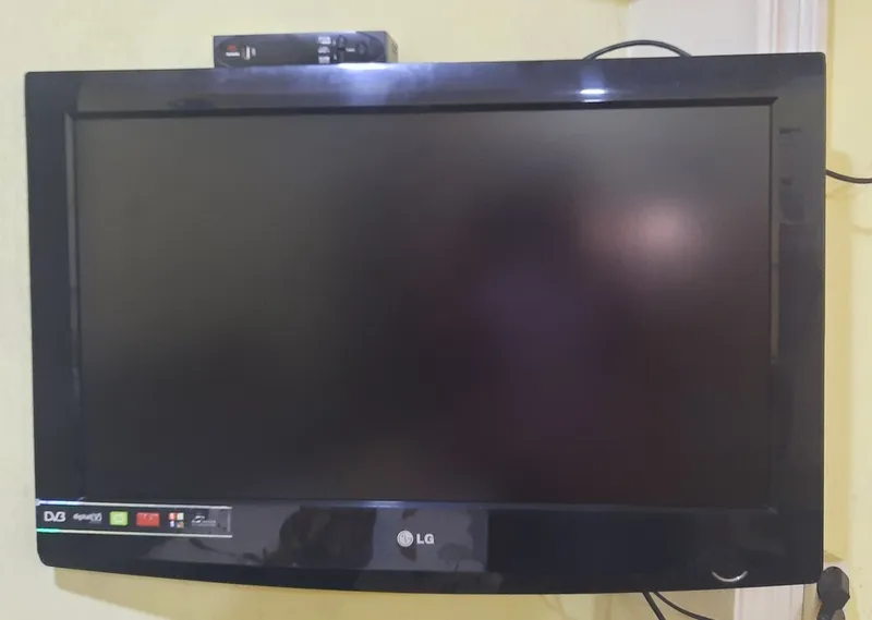 Срочно телевизор LG 1 Срочно телевизор LG 1