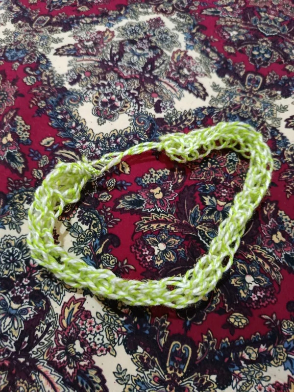 Qoʻlda toʻqilgan braslet 1