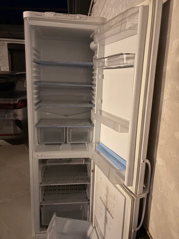 Холодильник Indesit — фото 1 Холодильник Indesit — фото 1