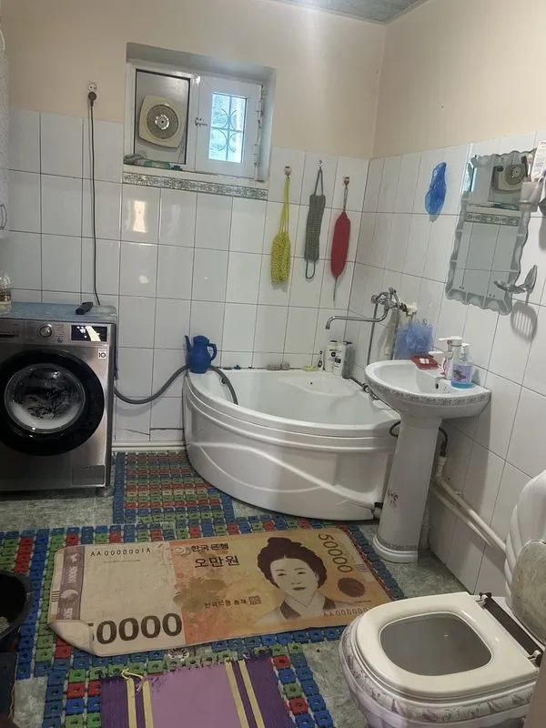 Dehqon bozori yonida 3xonali kv sotiladi 4 Dehqon bozori yonida 3xonali kv sotiladi 4