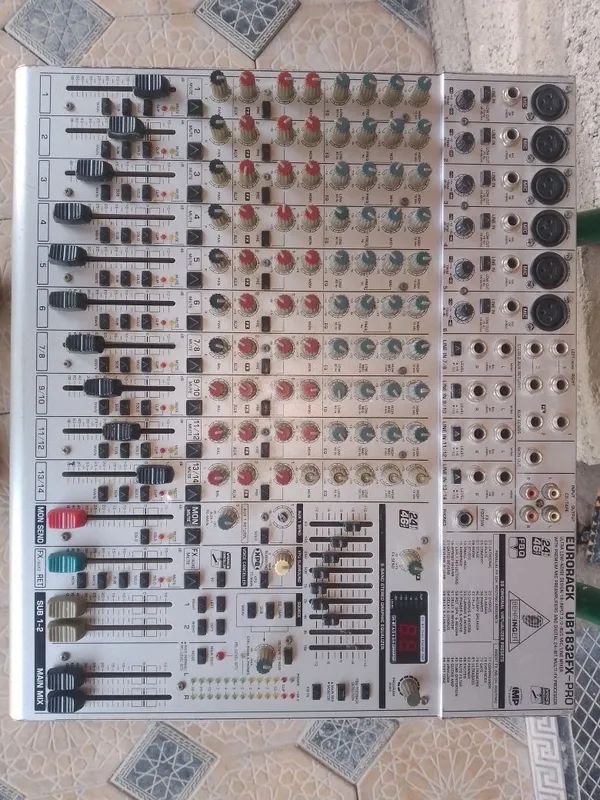 Yamaha 7000 behrenger 4000 VA Pult Sotiladi — фото 3