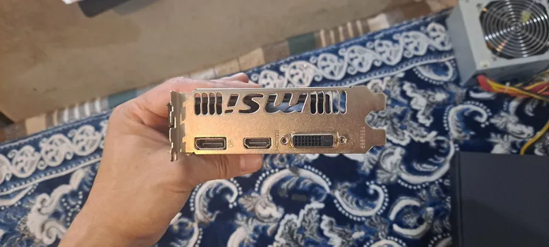 Видео карта RX550 4 гигабайт продаётся сотилади и бонусы. 8