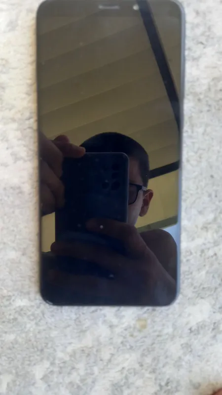 Redmi 5 plyus aybi yoq qurtde turupdi