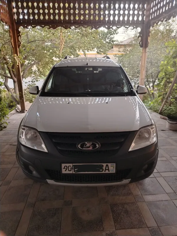 Lada largus cross 1