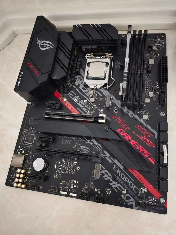 Asus ROG STRIX Gaming B460/i5 10400/Kingston Fury 16gb 3200