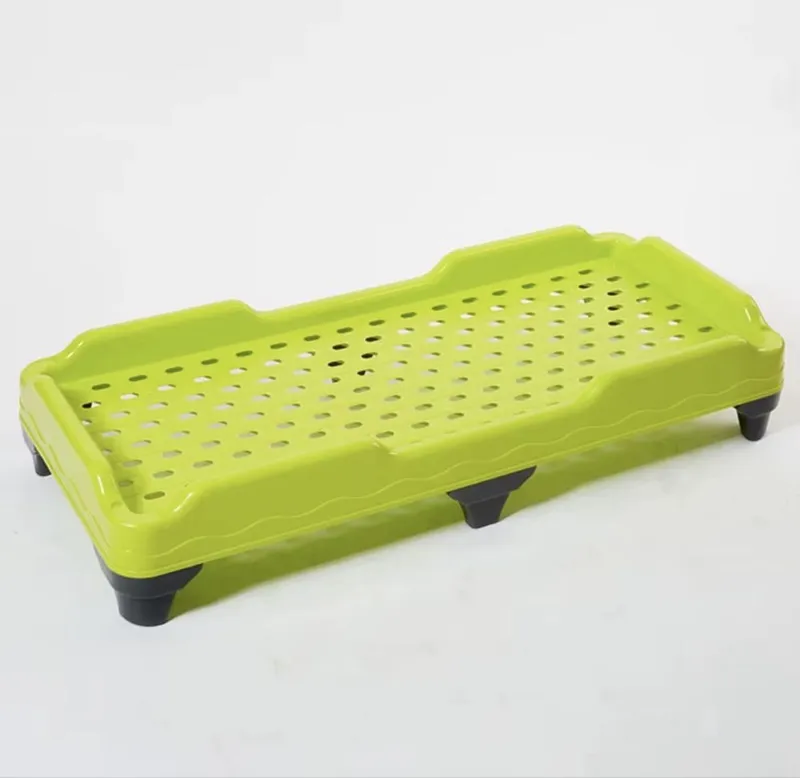 Bog'cha uchun plastik karavotlar