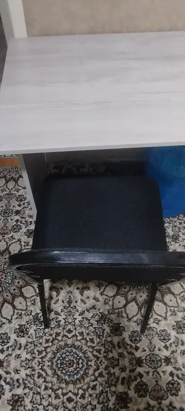 stol stul yani parta yangi kompetur dars qisayam boladi