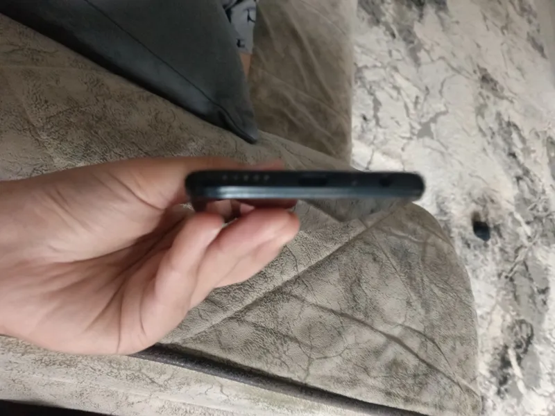 redmi note 8  б/у немного разбитый работает хоршон 4