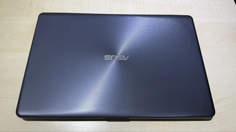 Ноутбук ASUS X542UF