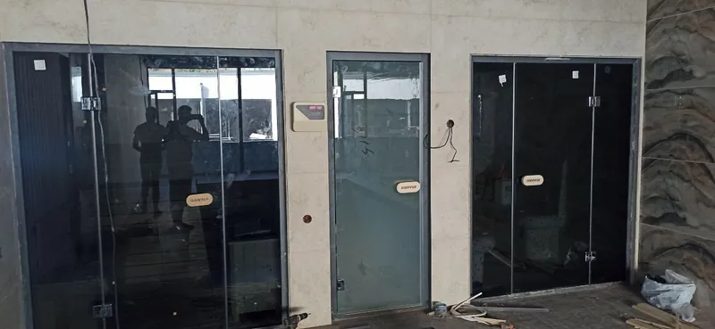 Каленное Стекло 10 мм 35 доллр 1 кв Установка Доставка внутри — фото 3