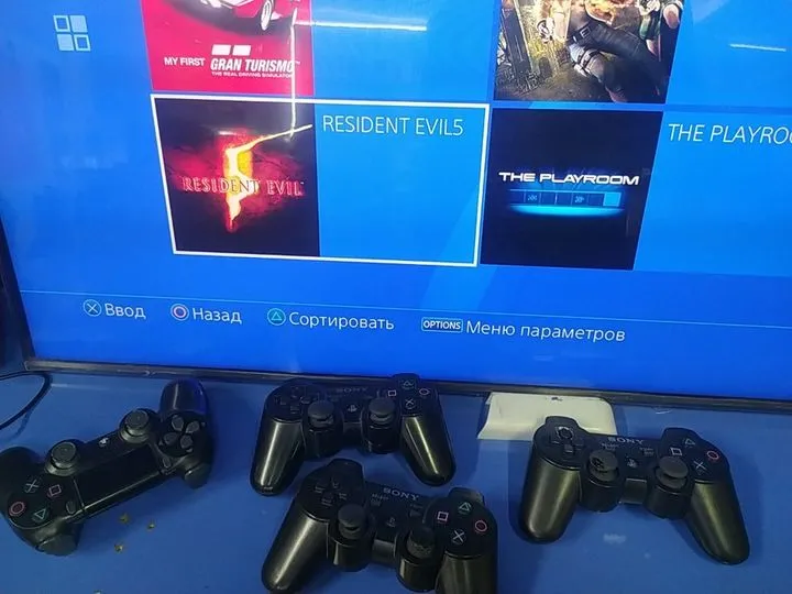 Playstation 4 slim 3