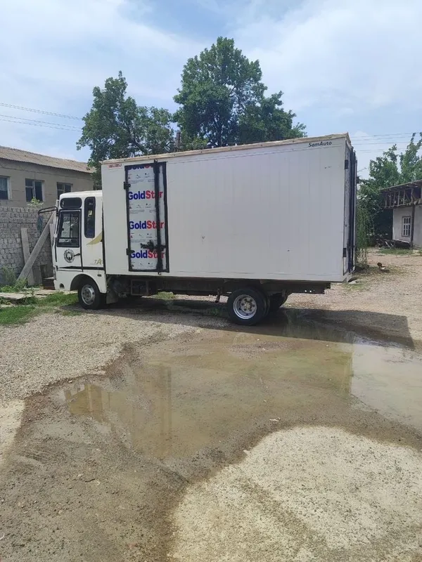 Isuzu furgon yopiq kuzovli yuk mashinasi 3
