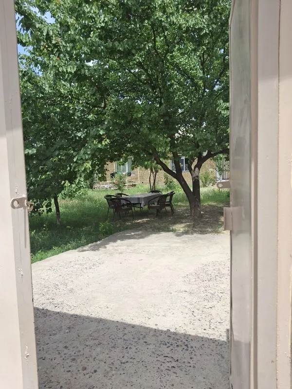 Fayizli uy sotiladi. Oltin tepada yengi toshiidan kirganda.