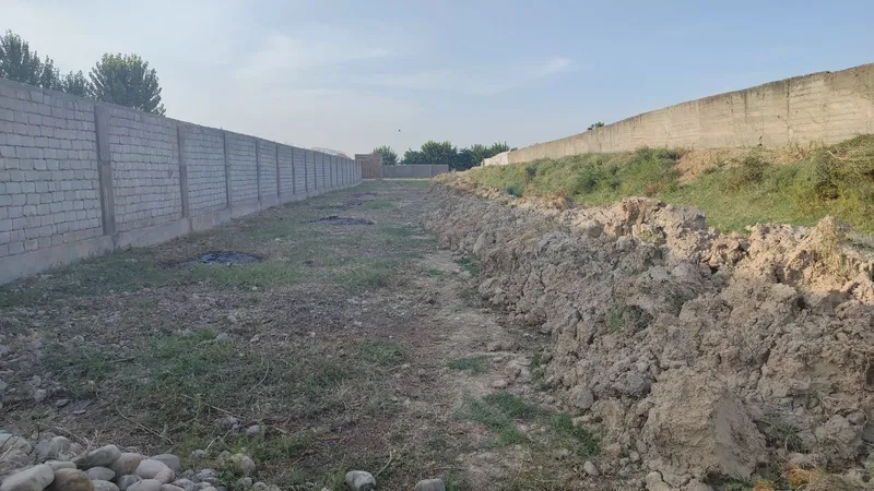 В Янгиюле срочно продаётся дешёвый участок, мой 3 В Янгиюле срочно продаётся дешёвый участок, мой 3