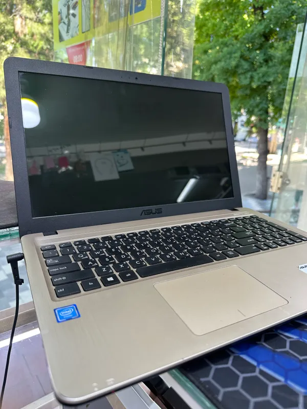 Asus Sotiladi noudbuk