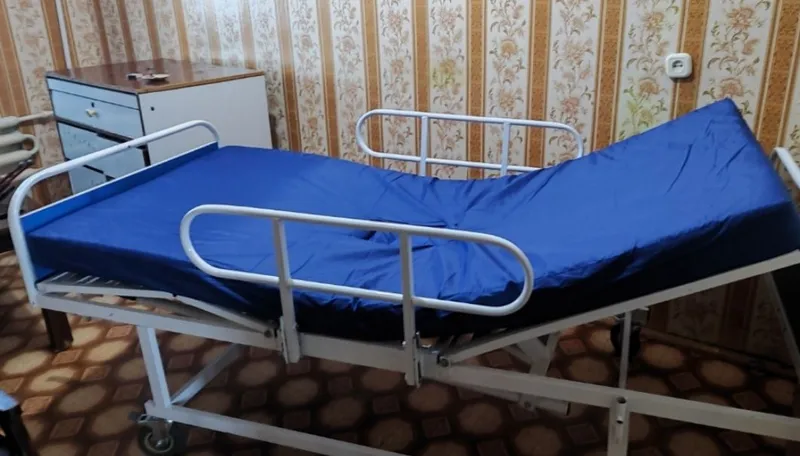 Ko'p funksiyalarga ega tibbiyot krovati. 4