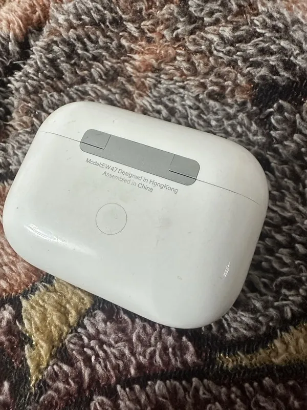Продам правый наушник AirPods Pro с кейсом 2 Продам правый наушник AirPods Pro с кейсом 2