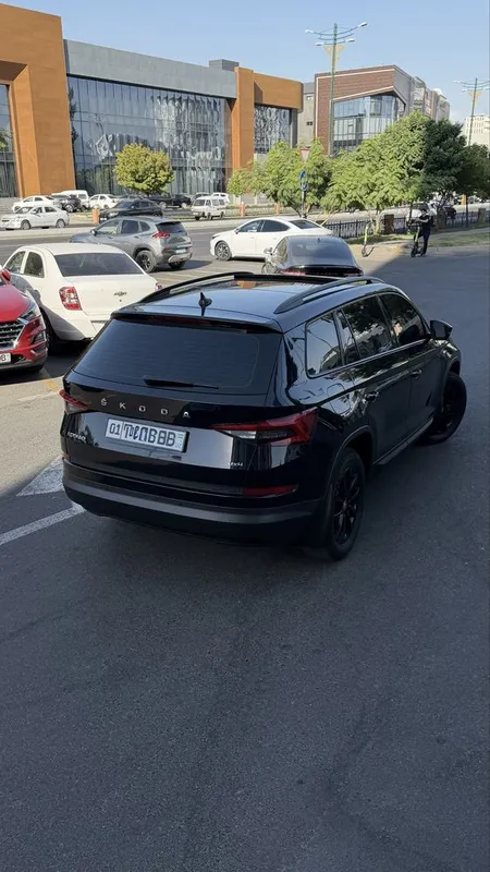 Чёрная Skoda Kodiaq 2021 года 3 Чёрная Skoda Kodiaq 2021 года 3